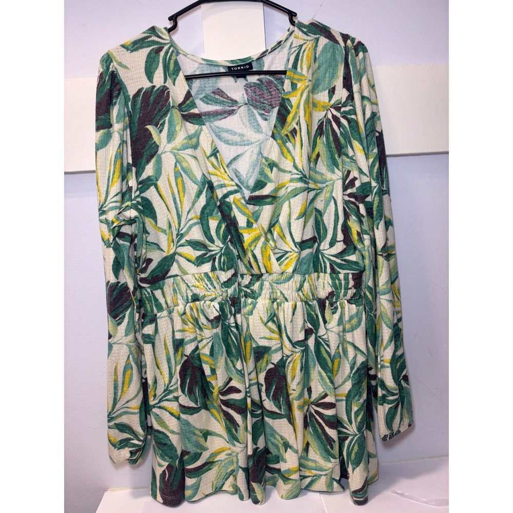 Torrid Green Tropical Leaf Ribbed Surplice Smocked Waist Top Size 2 2X Plus Size